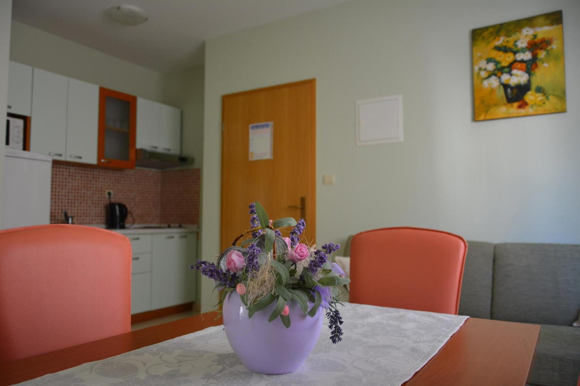 Apartmani Vujcic Макарська Екстер'єр фото