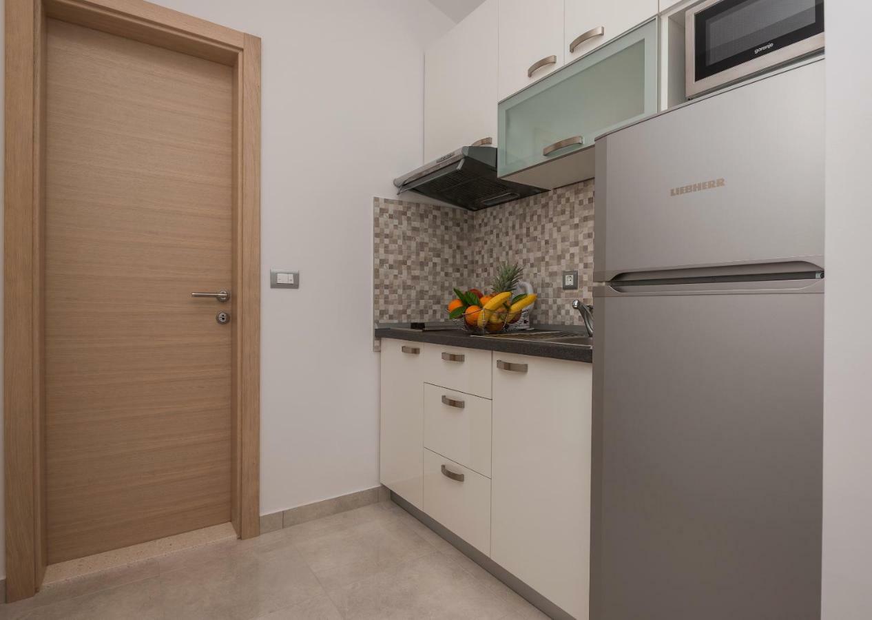 Apartmani Vujcic Макарська Екстер'єр фото
